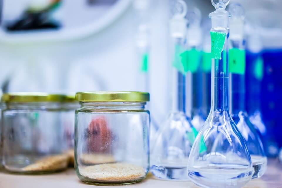 Rawatlah Alat-alat Laboratorium Dengan Cara Rutin Membersihkannya